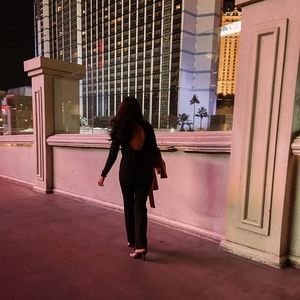 Women’s Top with Open Back 🖤